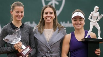 جاسمين باوليني تتوج ببطولة فالنسيا للتنس