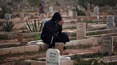 هل رفع الصوت بالذكر أثناء تشييع الجنازة بدعة؟ (فيديو)