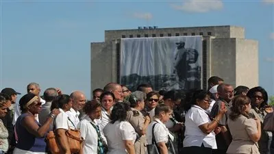 25 من قادة العالم يشاركون في وداع 