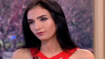 فتاة تعرض بيع عذريتها مقابل مليون يورو