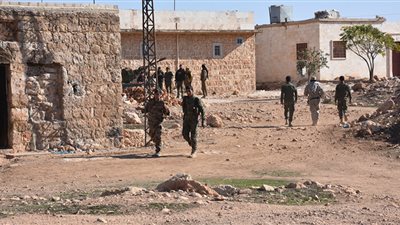 الجيش السوري يقصف قوات موالية لتركيا استعدادا لدخول 
