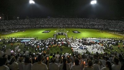 جمهور أتلتيكو ناسيونال الكولومبي تملأ مدرجات ملعب مباراة النهائي بعد سقوط طائرة فريق شابيكوينسي (فيديو وصور)