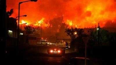 حرائق ضخمة تدمر مئات المنازل في أمريكا 