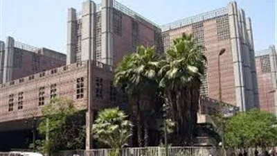 مدير المستشفى الفرنساوي يطبق فكرة استثنائية لحل مشكلة العمالة الزائدة