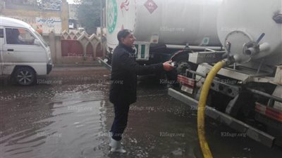 الدفع بـ60 سياراة لشفط المياه من شوارع الإسكندرية (صور)