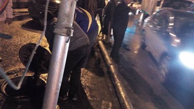 محافظ الإسكندرية ومدير الأمن يتابعان أعمال شفط مياه الأمطار من نفق قناة السويس (صور)