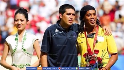 ريكيلمي ورونالدينيو يتراجعان عن اعتزالهما للعب مع شابيكوينسى