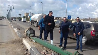 سقوط أعمدة كهرباء بسبب الرياح الشديدة بالإسكندرية (صور)