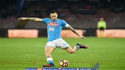 هامسيك يضع الهدف الثاني لنابولي في شباك إنتر ميلان المنهار (فيديو)