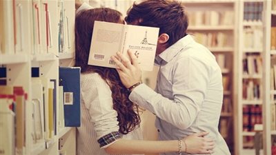 13 معلومة لا تعرفينها عن القبلة الحميمة!