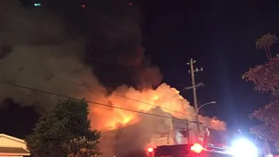 أمريكا: حصار العشرات جراء اندلاع النيران في ملهى ليلي بأوكلاند (فيديو)