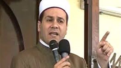 مظهر شاهين لمحرمي الاحتفال 