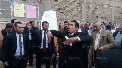 وقفة احتجاجية لمحامي حلوان اعتراضاً علي استدعاء النقيب (صور)