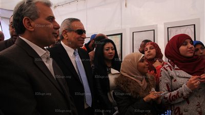 رئيس جامعة القاهرة يشارك الصم والبكم مهرجان الرسم (صور وفيديو)