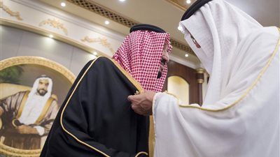 خادم الحرمين يتسلم 