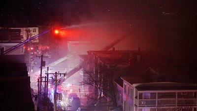 عاجل.. حريق ضخم يجتاح مدينة أمريكية