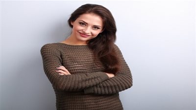 صيحات أنيقة من الكنزات الصوف لإطلالة شتوية دافئة وجذابة (صور)