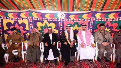 محافظ النماص يتقدم المصلين على الشهيد البكري وينقل تعازي القيادة