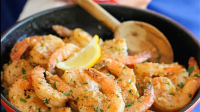 طريقة عمل الجمبرى بالأرز والبقدونس