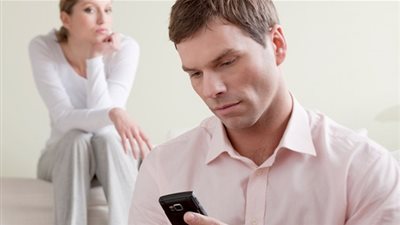 دراسة.. الهواتف الذكية تقتل الحب وتؤثر على العلاقة الحميمية