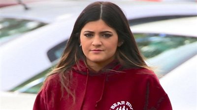 أفكار جريئة لارتداء السويت شيرت القصير لتتألقي بأناقة في الشتاء 2017 (صور)