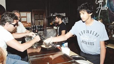 دراسة: العمل في المقهى أفضل من المكتب!