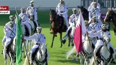 خادم الحرمين يشارك في أداء العرضة بالدوحة (الصور+الفيديو)
