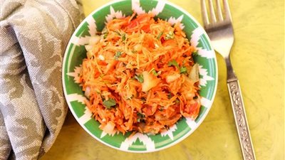  طريقة عمل سلطة الجزر والكزبرة الخضراء