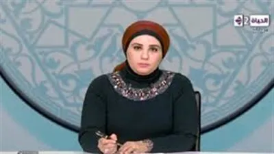 متصلة تنهار من البكاء: 