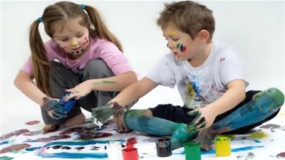 نصائح بسيطة لإزالة البقع عن ملابس طفلك المدرسية