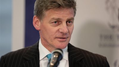 وزير المالية النيوزيلندي يعلن ترشحه لمنصب رئيس الوزراء بعد استقالة 