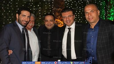 أبوتريكة يطلب من ظهير الأهلي قص شعره.. واللاعب يرفض