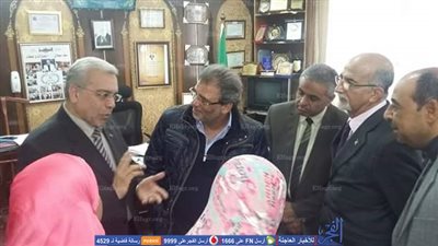 وكيل تعليم القليوبية والنائب خالد يوسف يكرمان الأول على المكفوفين بالثانوية العامة (صور)