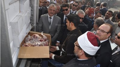 بدء توزيع هدايا الأوقاف على مستحقيها ببني سويف (صور)