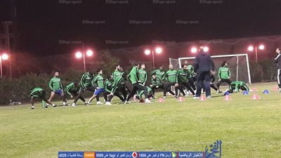 عبد العال يجتمع بلاعبي الشرقية قبل المران