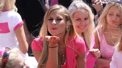 تظاهرات لجميلات لبنان احتجاجا على قانون الاغتصاب 