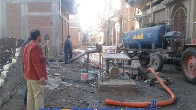 حملات لنظافة الشوارع وإصلاح هبوط  في دسوق (صور)