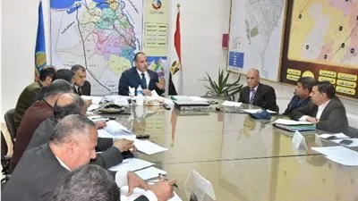 محافظ البحيرة: توفير 1000 طقم مطر للعمال والفنيين لارتدائها أثناء العمل وقت سقوط الأمطار