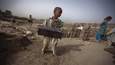 أطفال ونساء كانوا سبب شهرة هذه الشركات العالمية