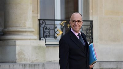 رئيس الوزراء الفرنسي الجديد يلقي خطابا عن السياسة العامة 