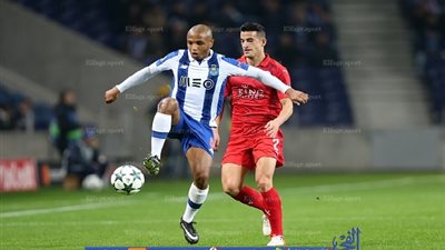 ياسين براهيمي يسجل هدفا عالميا بالكعب في شباك ليستر سيتي (فيديو)