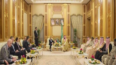 ولي ولي العهد يستقبل وزيرة الدفاع الألمانية ويبحثان العلاقات الثنائية ومكافحة الإرهاب