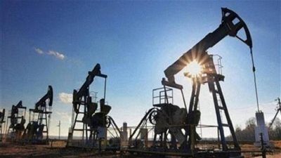 استطلاع رأي: ارتفاع أسعار النفط يتوقف على مدى تحجيم إنتاج المستقلين عن 