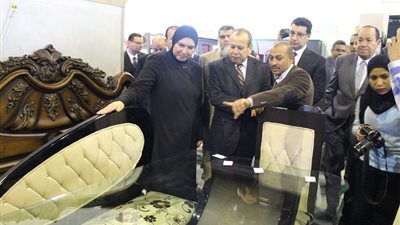 مفاجأة من المحافظ للعارضين فى معرض 