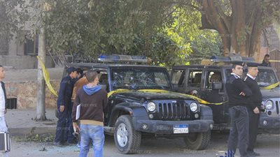 آثار استهداف الإرهابيين لسيارات الشرطة في انفجار الهرم