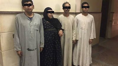 تفاصيل سقوط 4 من عائلة 