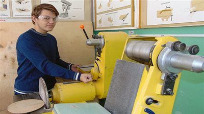 شاب روسي يبتكر فأرة كمبيوتر لفاقدي الأيدي