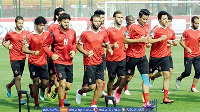 أساسيو الأهلي يكتفون بتدريبات الجري