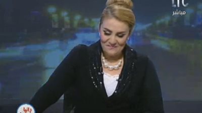 ضحك هيستيري لـ رانيا محمود ياسين على الهواء بسبب وزير الري (فيديو)