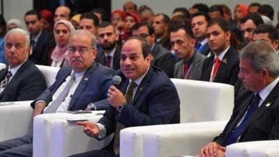 عاجل.. وصول السيسي إلى جلسة الحوار الشهري الأولى للشباب  